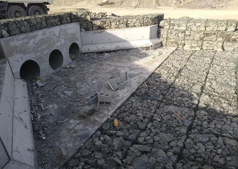 Culvert headwall construction